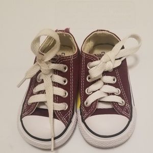 Size 4c maroon converse